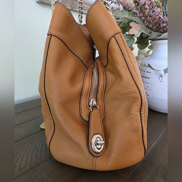 Coach Edie Shoulder Bag In Camel Pebble Grain Leather With Nickel Hardware - Picture 4 of 9